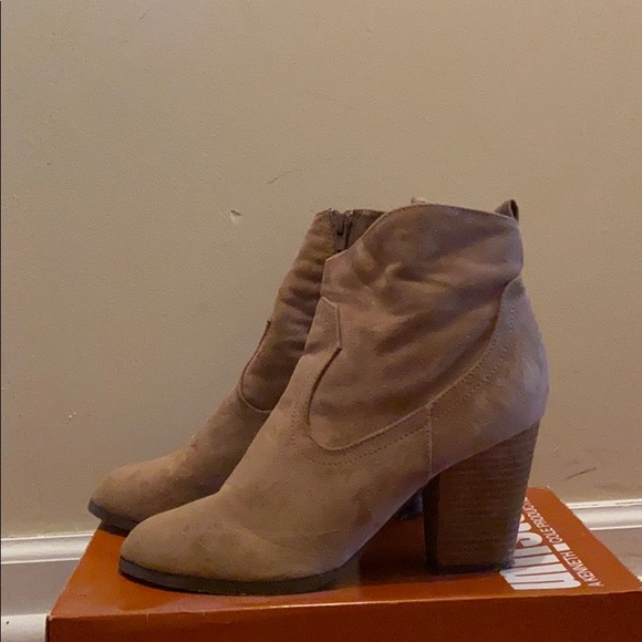 A cute pair of short tan cow girl style boots. - Picture 1 of 2